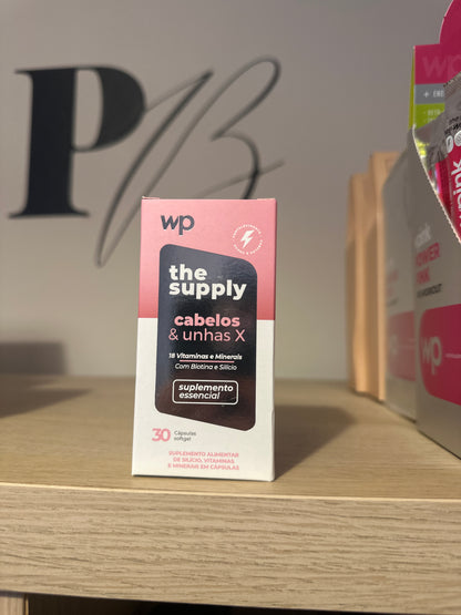 Cabelos e unhas pink